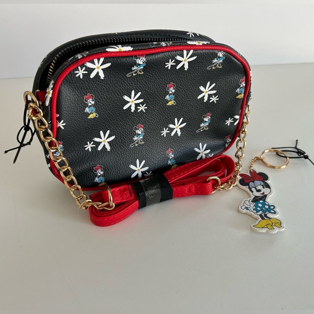NWT DISNEY MINNIE MOUSE CAMERA BAG & DANGLE OUT OF BOX